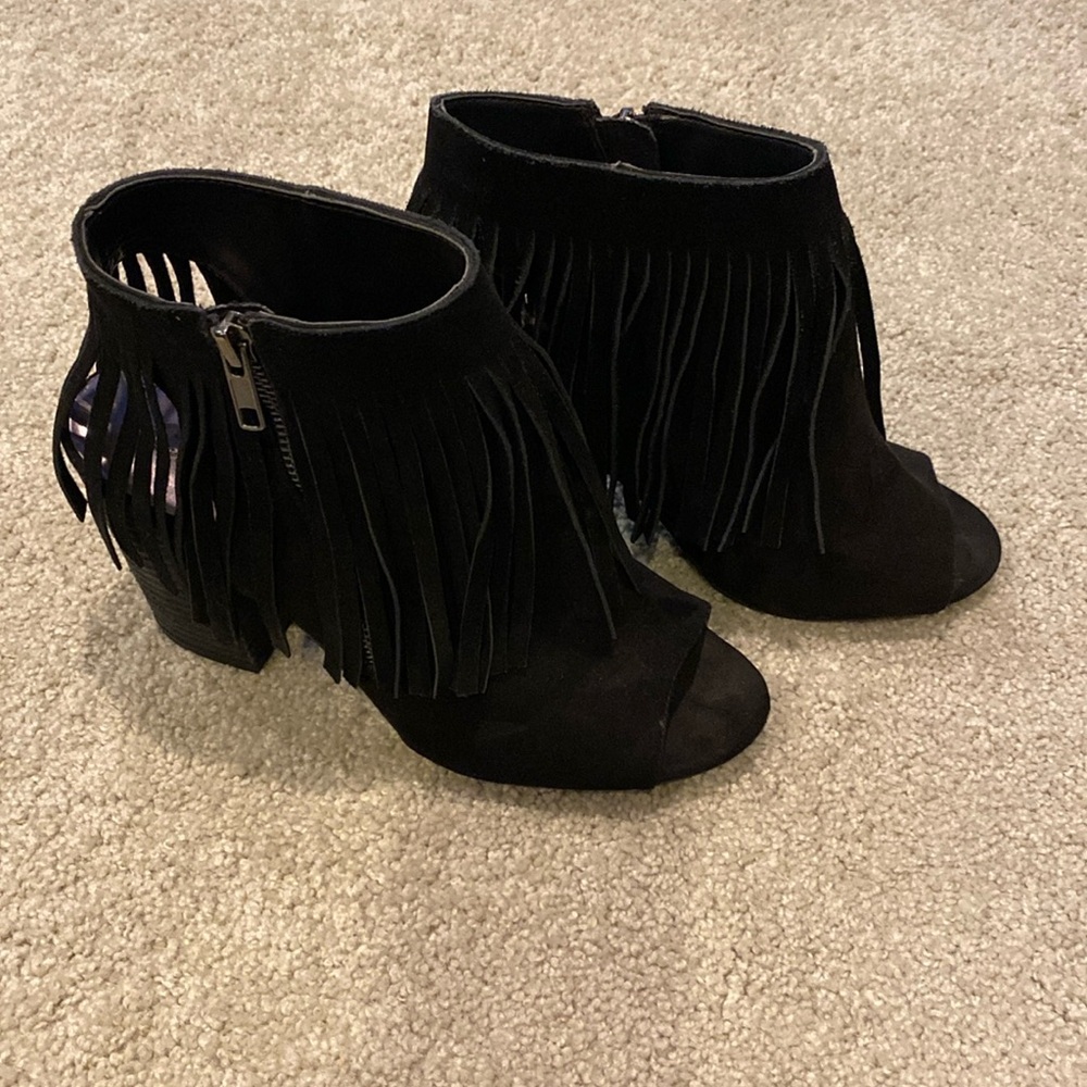 Carlos black booties size 8.5M